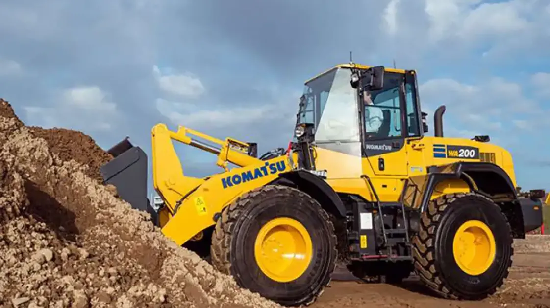 Японская компания Komatsu представила фронтальный погрузчик WA200-8