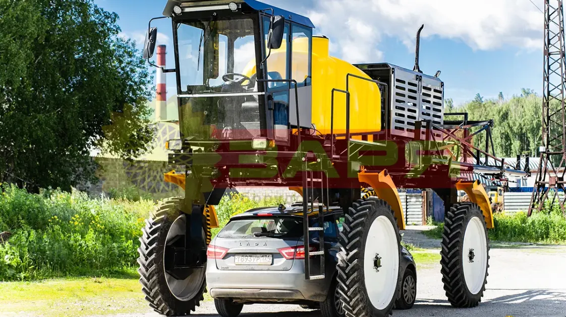 Самоходный опрыскиватель Богомол УЭС-3000