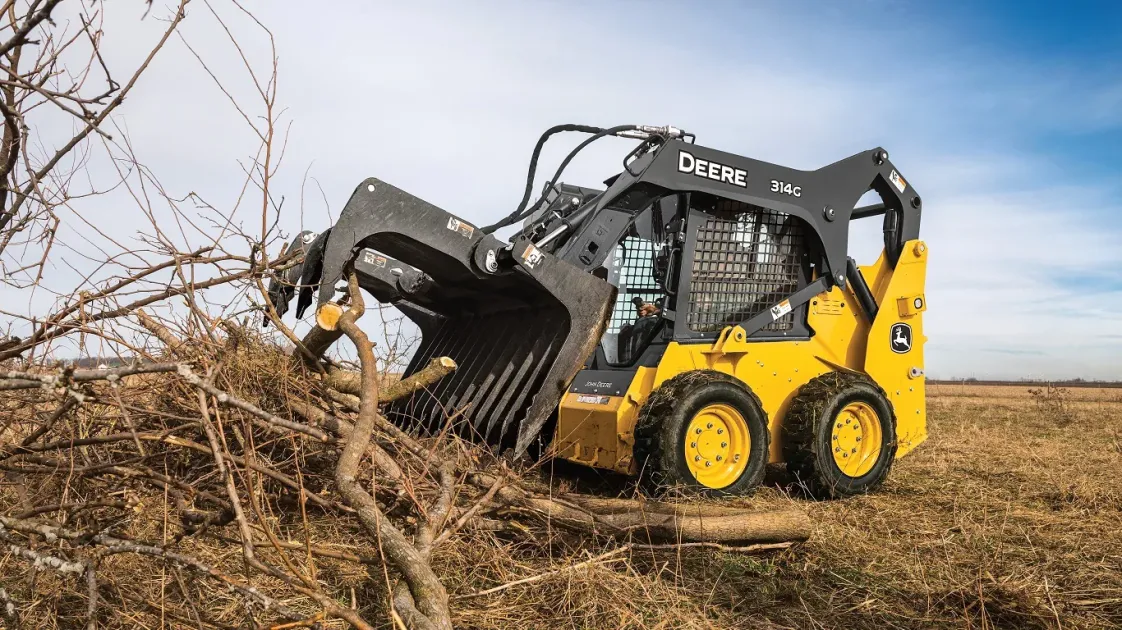 Четыре новых компактных погрузчика от John Deere Четыре новых компактных погрузчика от John Deere