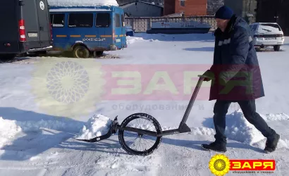 Уборка снега без усталости: лопата с колесом ускоряет работу в 10 раз и экономит силы