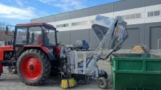 Вакуумная подметально-уборочная коммунальная машина «Заря 500 ВПН»